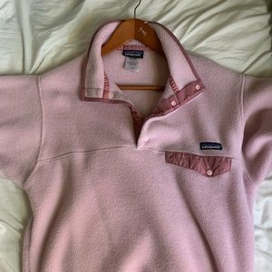 Pink patagonia pull over